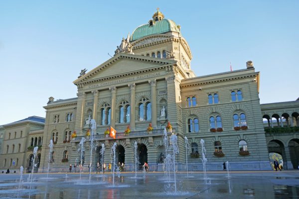 bundeshaus in bern, schweiz